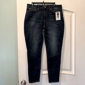 NWT Denizen women’s jeans, size 16